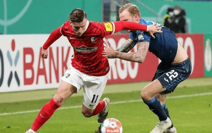 包含门兴艰难逼平！客场换帅难掩失利尴尬的词条