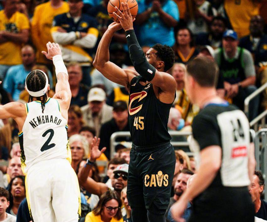 关于步行者不敌骑士,伯特兰斯横扫球队独揽胜利的信息 关于步行者不敌骑士,伯特兰斯横扫球队独揽胜利的信息