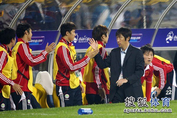 多特蒙德队长领衔球队夺冠庆典，感谢球迷支持