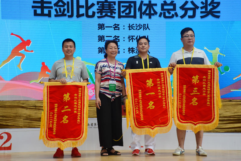 关于德国击剑队表现优异，奋力夺得冠军的信息