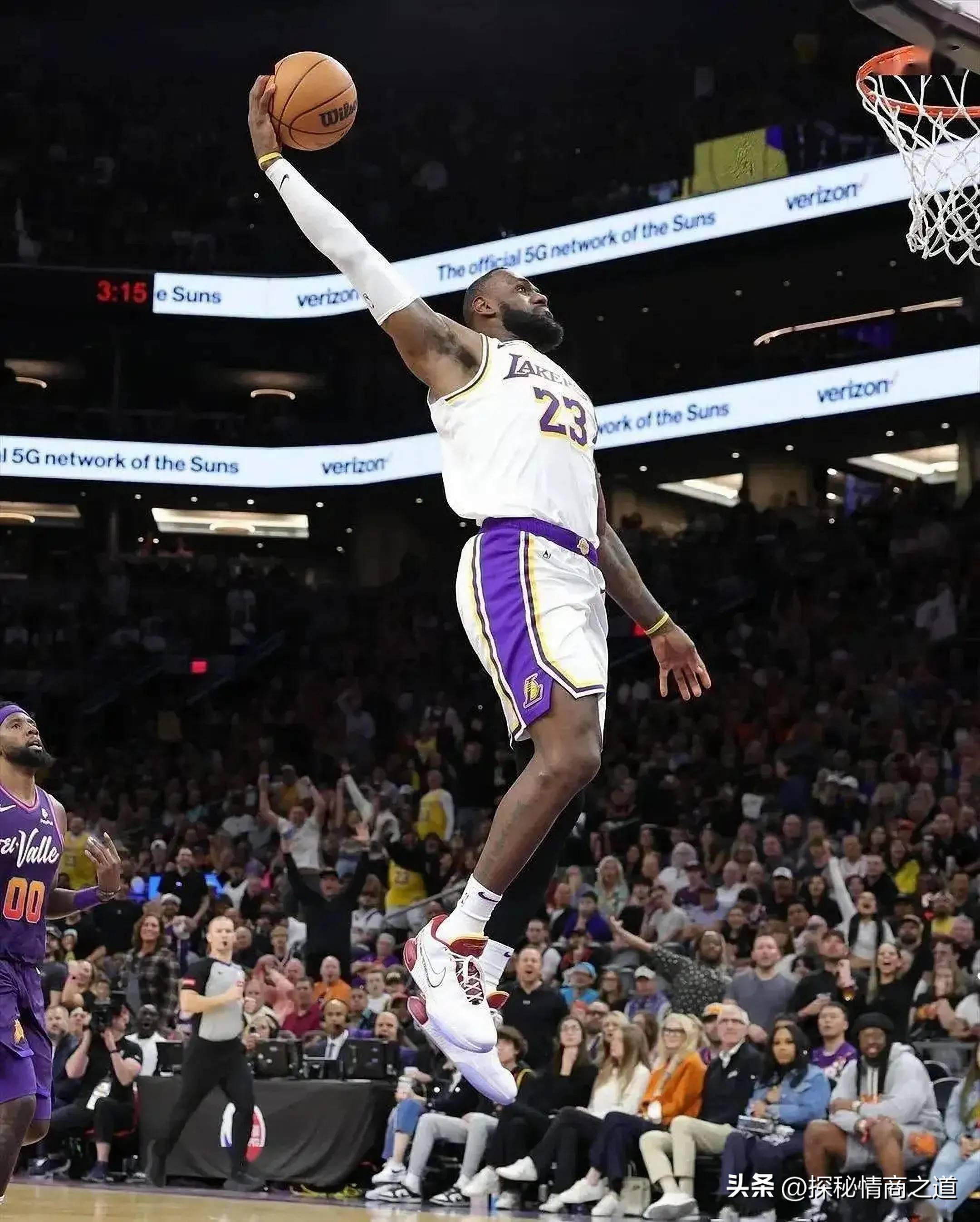 关于湖人逆转鹈鹕，詹姆斯砍下绝杀三分的信息