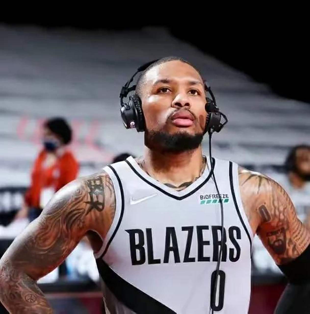 开拓者主场大胜掘金，利拉德砍下30分