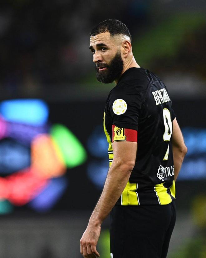 英格兰逆转丹麦，本泽马送出助攻