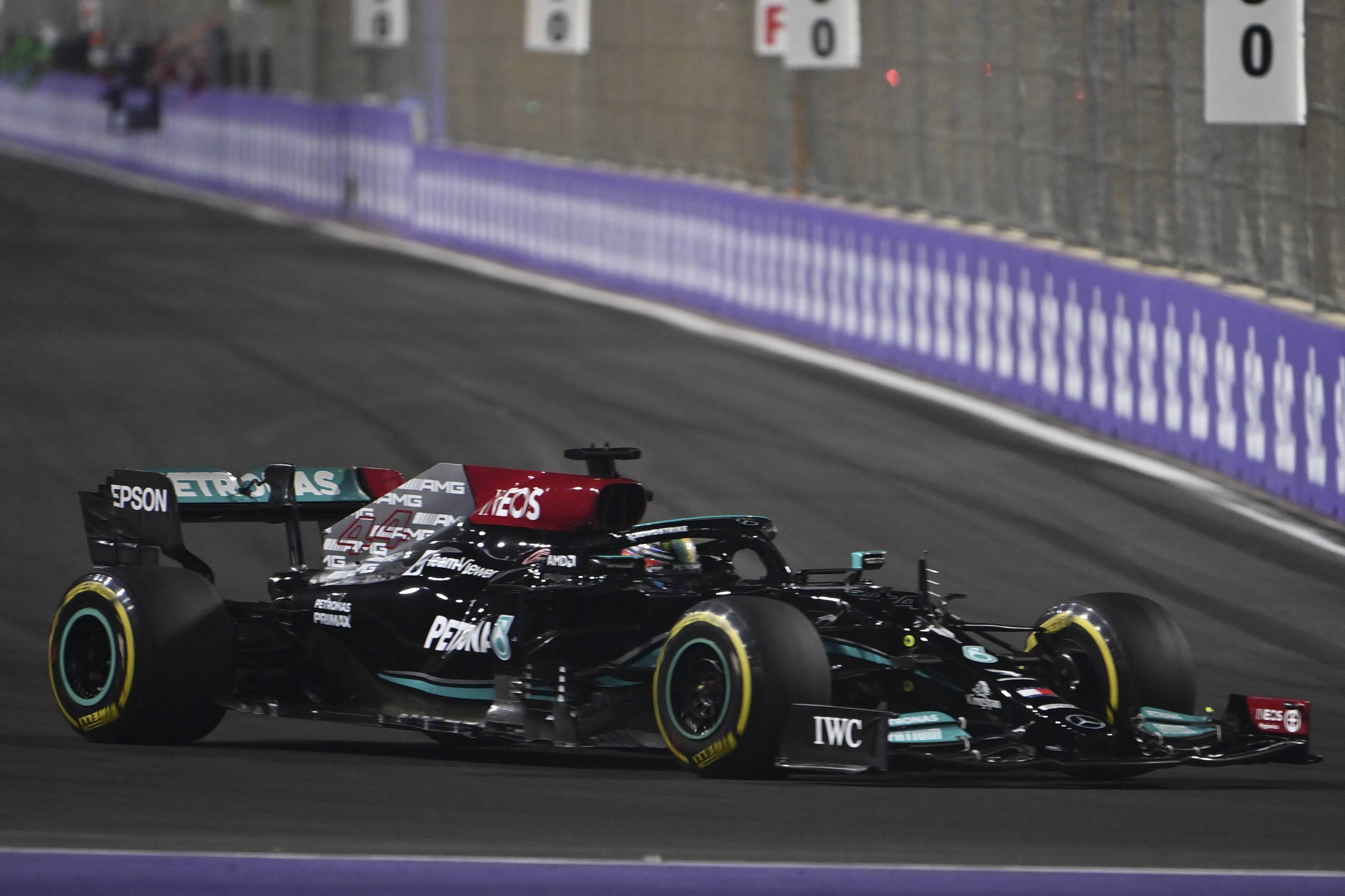 包含索伯车队逆转梅赛德斯，汉密尔顿状态火热的词条