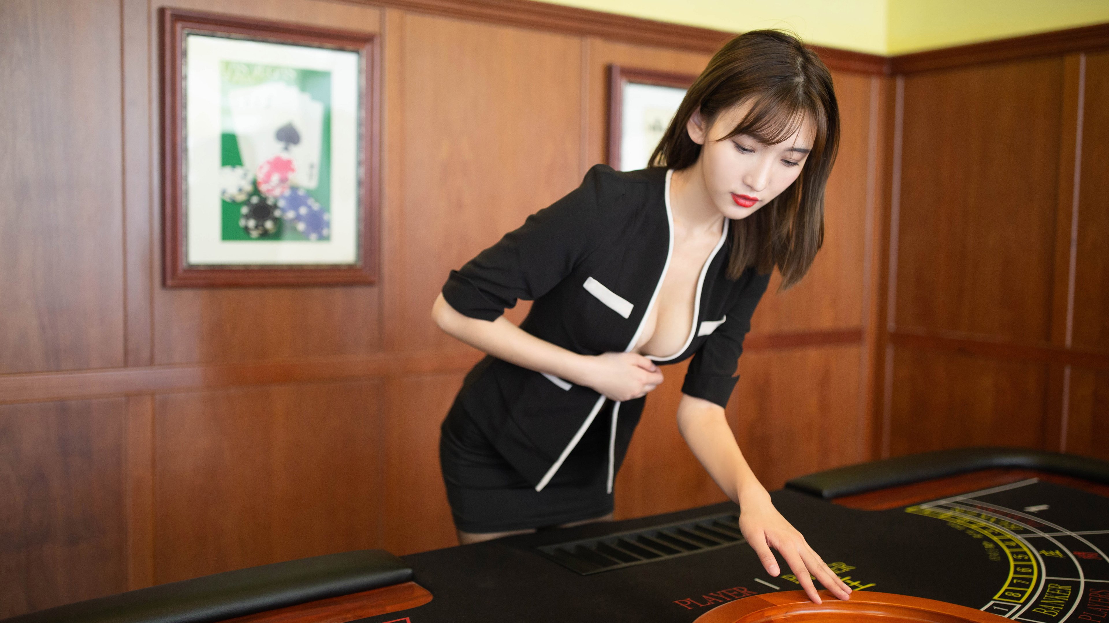 F1新赛季揭幕战之夜，恩比德数据全面爆炸，体坛双星闪耀时刻