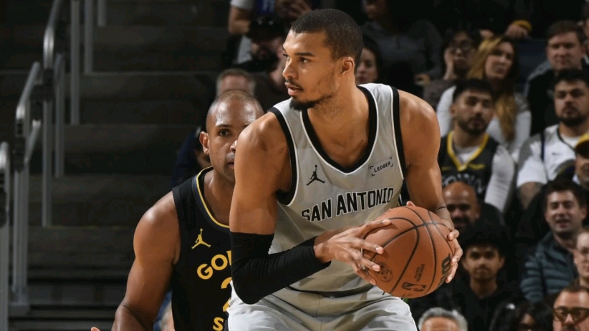 世俱杯决赛-勇士防守锁死火箭，文班亚马成为关键先生