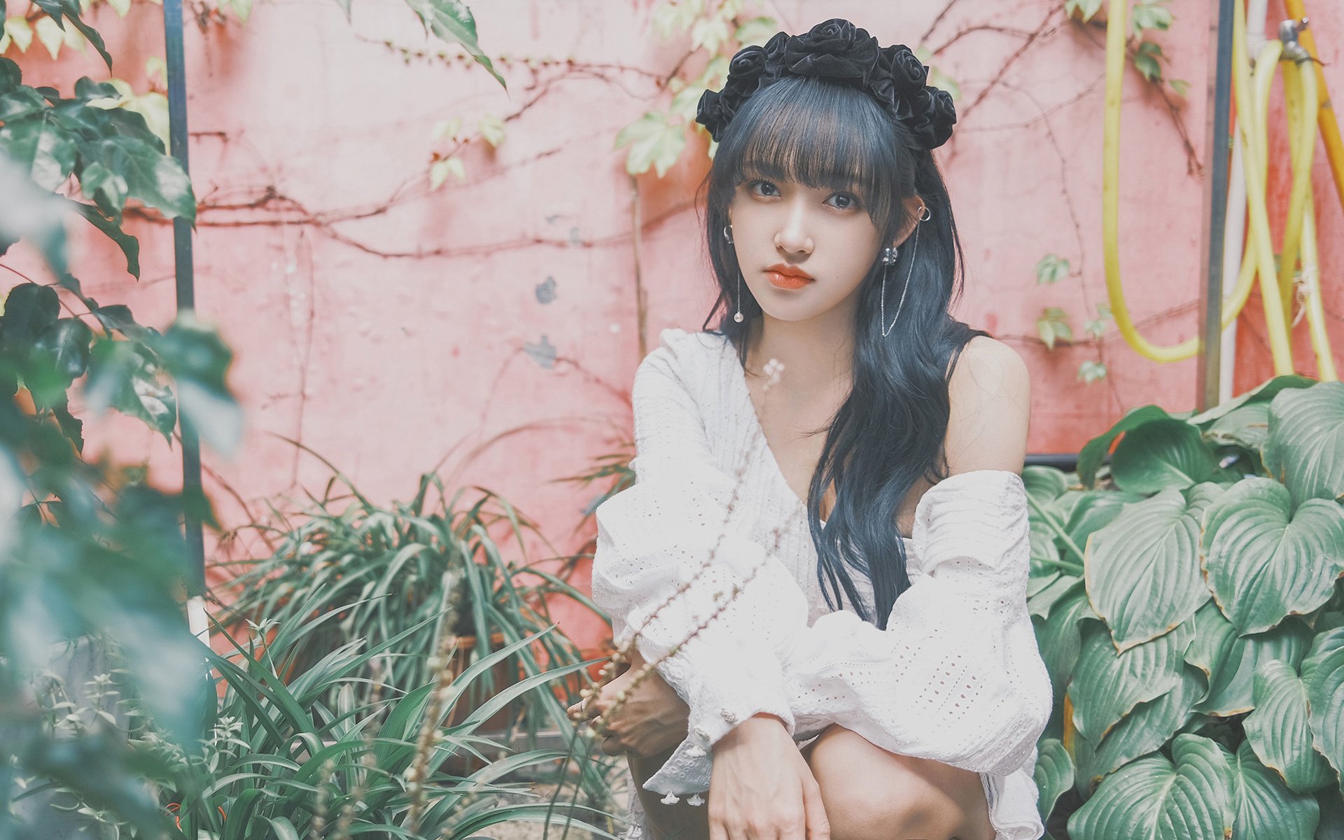 绿茵幕布升起时，孤胆与暗涌